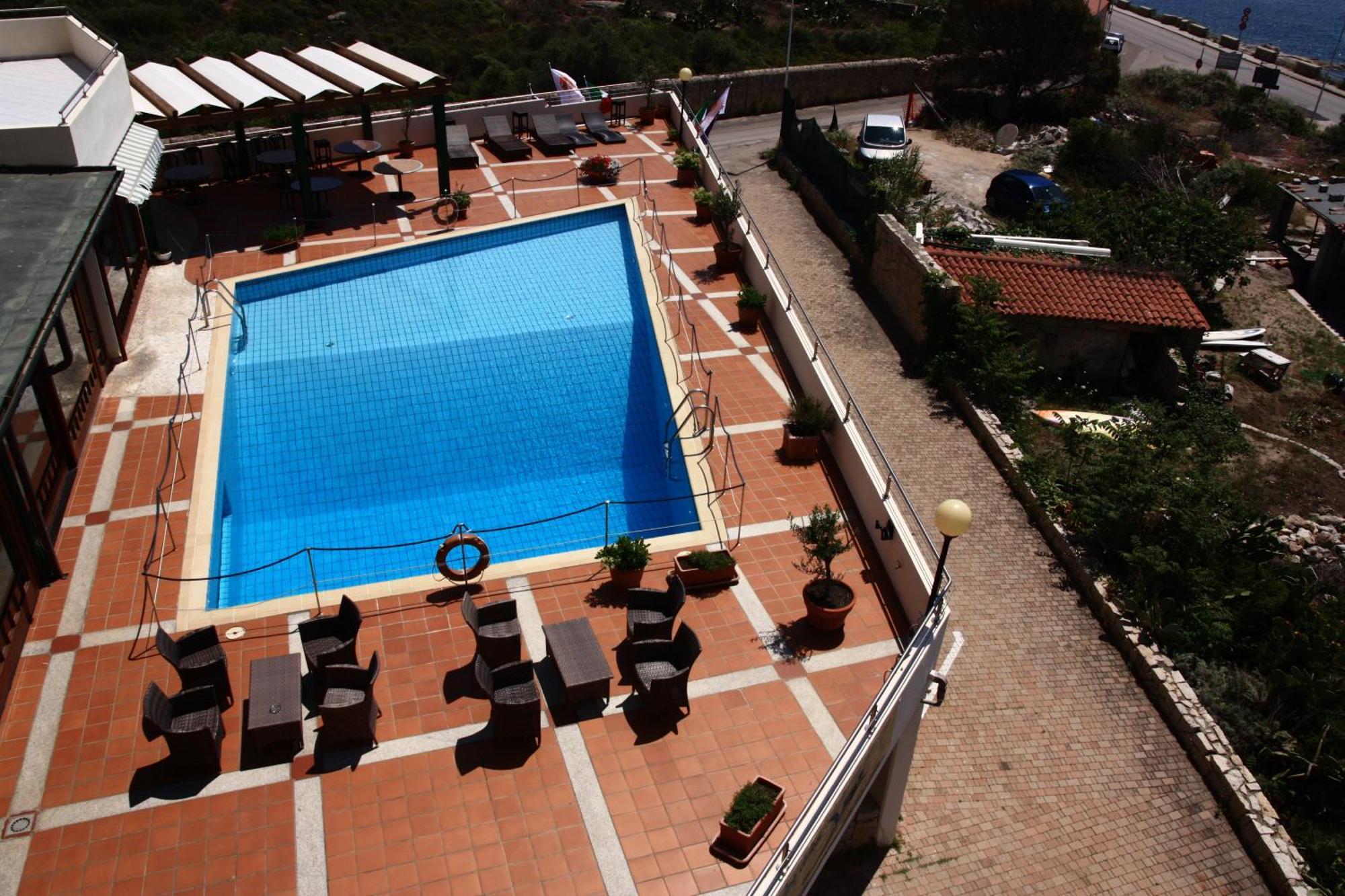 Hotel Miralonga Ла-Маддалена Экстерьер фото