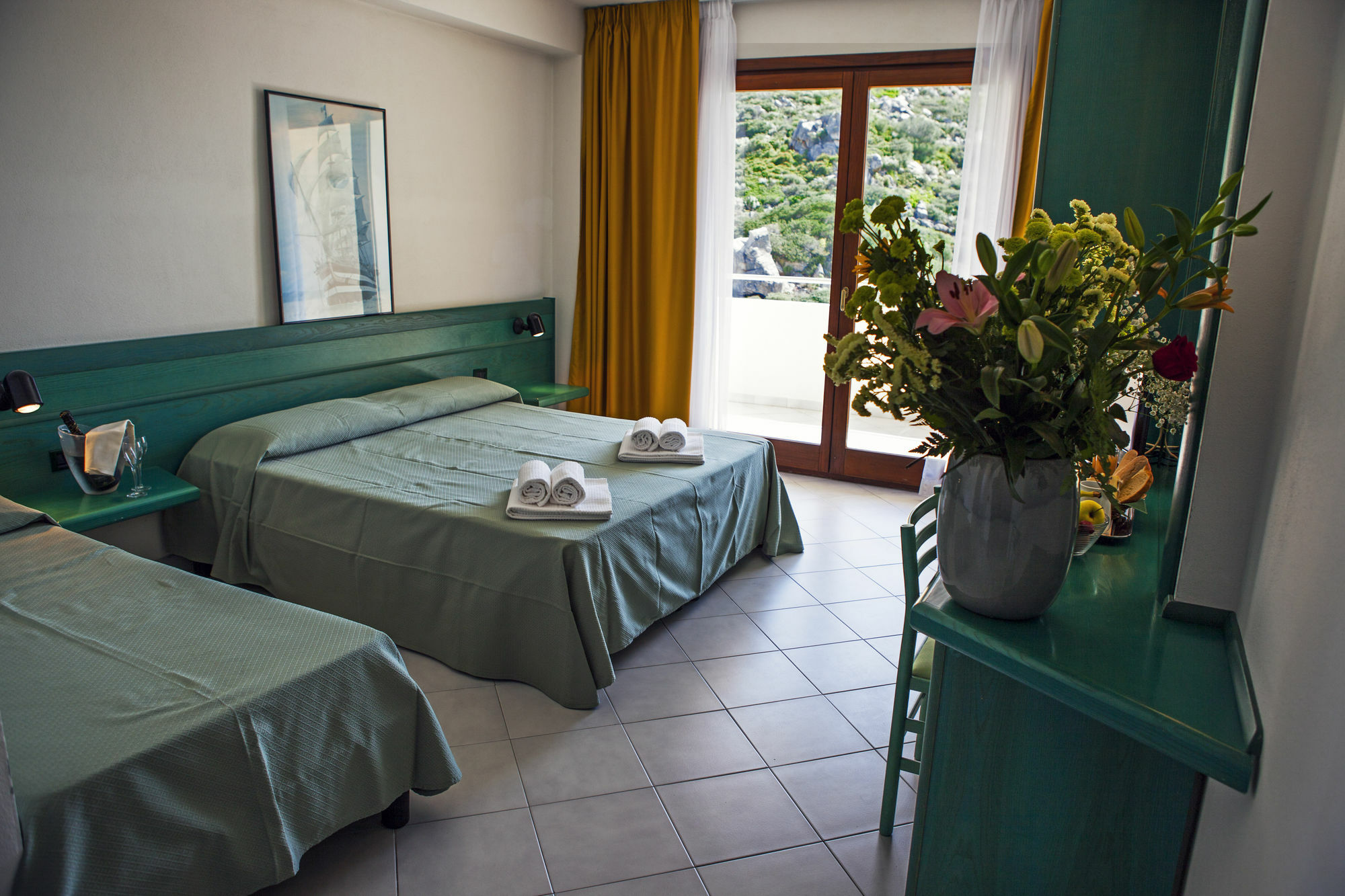 Hotel Miralonga Ла-Маддалена Экстерьер фото